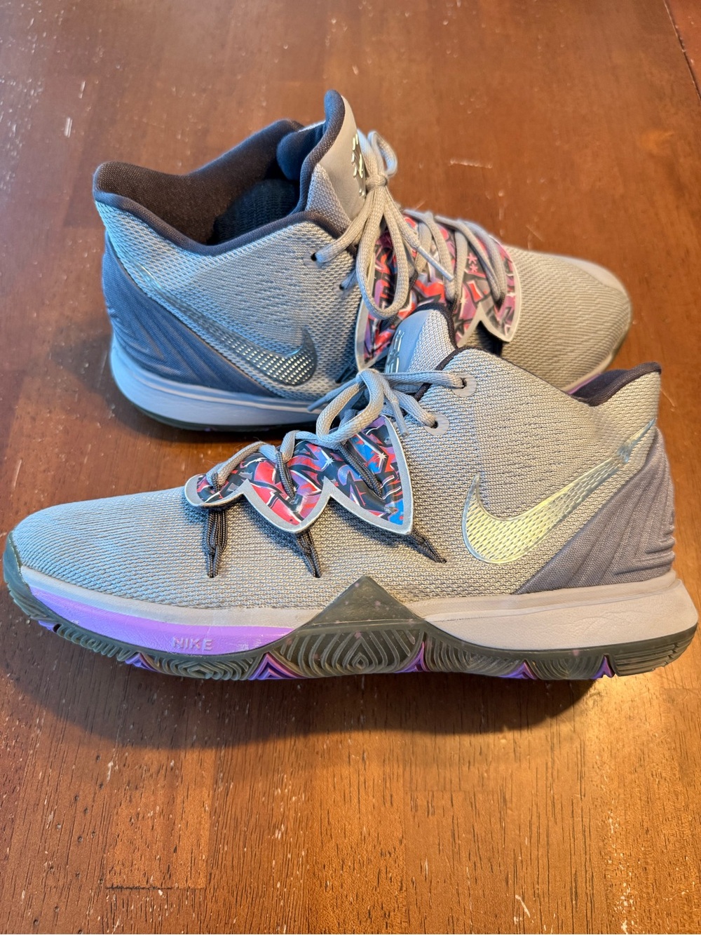 Nike Kyrie 5 Graffiti Wolf Grey Purple AQ2456-001 Kids Size 7Y or 8.5 Women’s